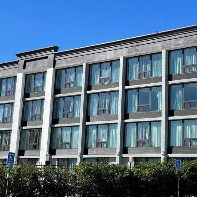 Holiday Inn image