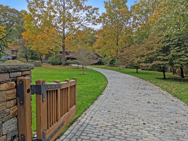 work photo from gregorylandscapes.com