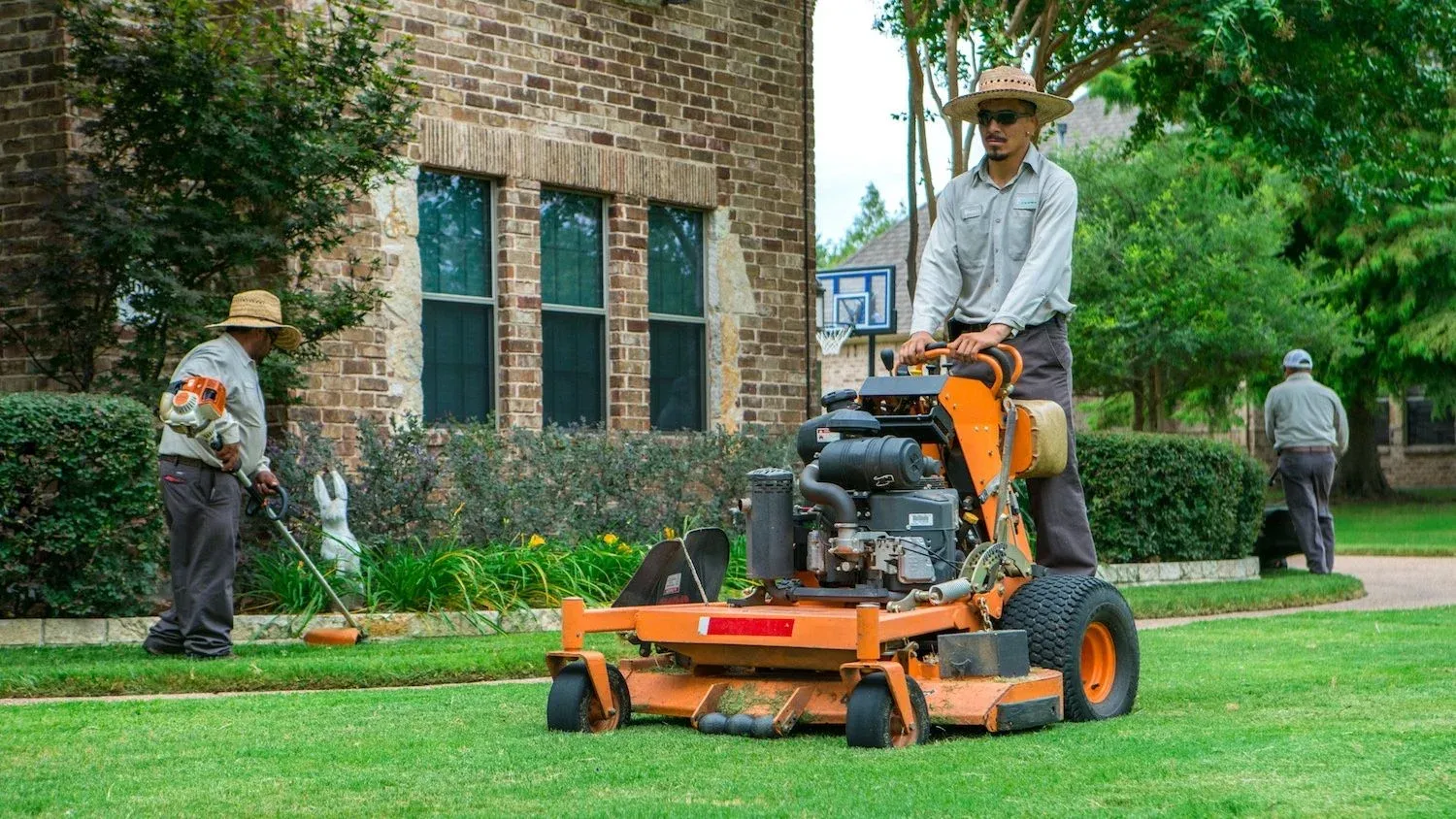work photo from landlovelawnmaintenance.com
