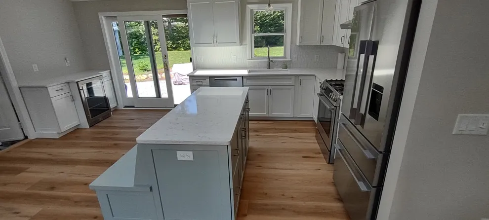 Kitchen & Dining Area Banquett Seated Island Soloution with a splash of color.