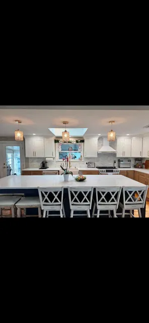 Dining room lighting installation