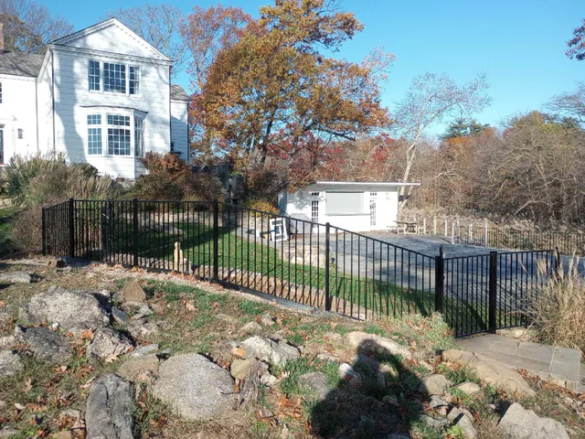 19086, Riverside Fence