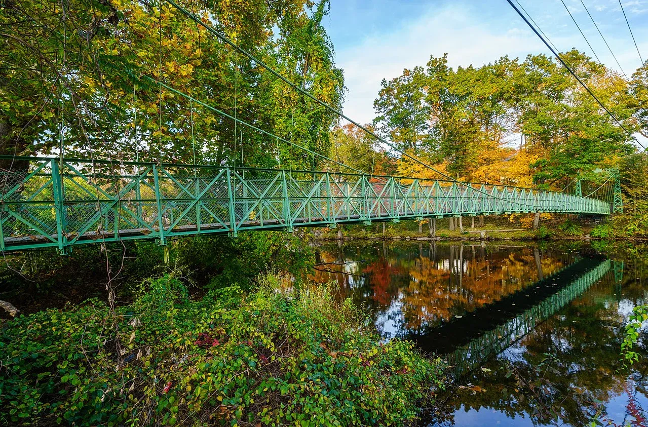 Milford NH Suspension Bridge.jpg