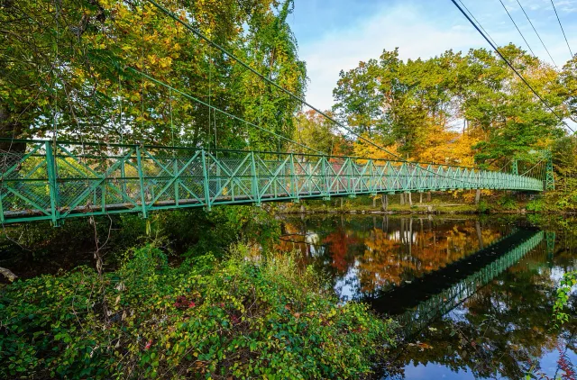 Milford NH Suspension Bridge.jpg