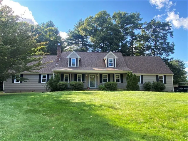Vinyl siding installation on a Hanson MA home