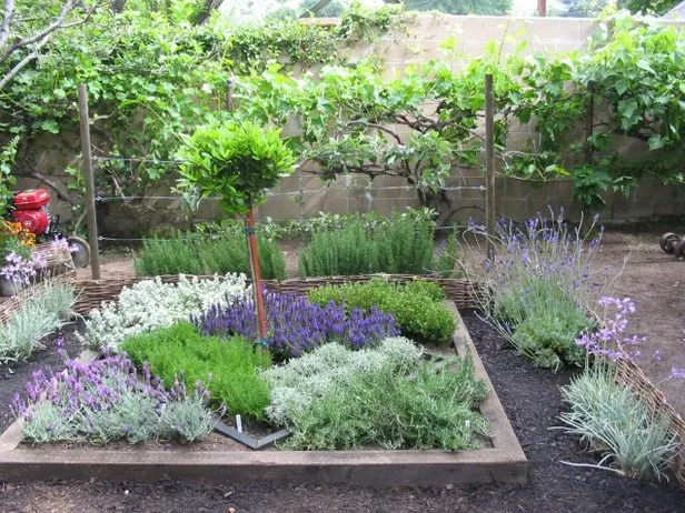 work photo from jenniferyateslandscapes.com