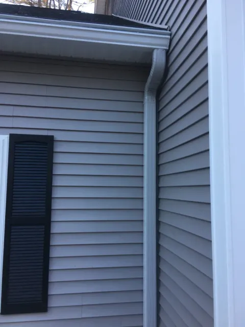 work photo from stockbridgeseamlessgutters.com