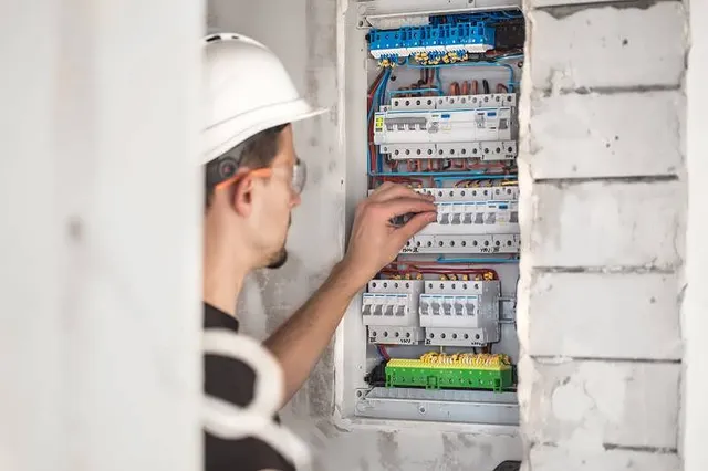 commercial electricain