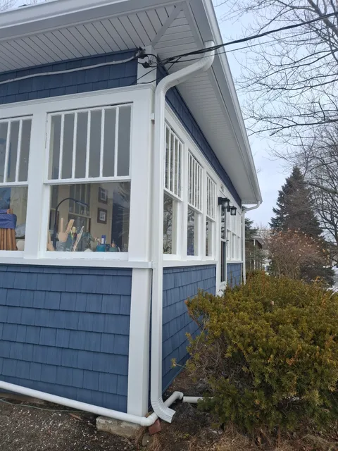Seamlessly Simple Gutters work photo