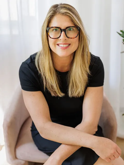 Leslie MacKinnon & Co. at Compass | Boston, MA: Real Estate Agent