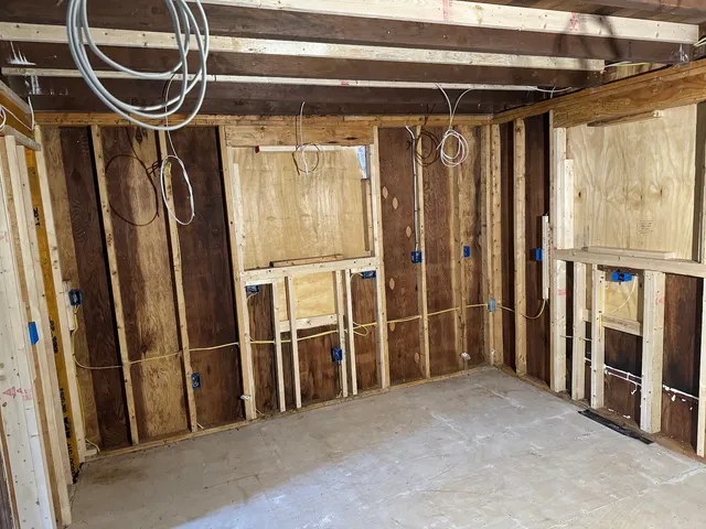 Curtis Capra Electrician