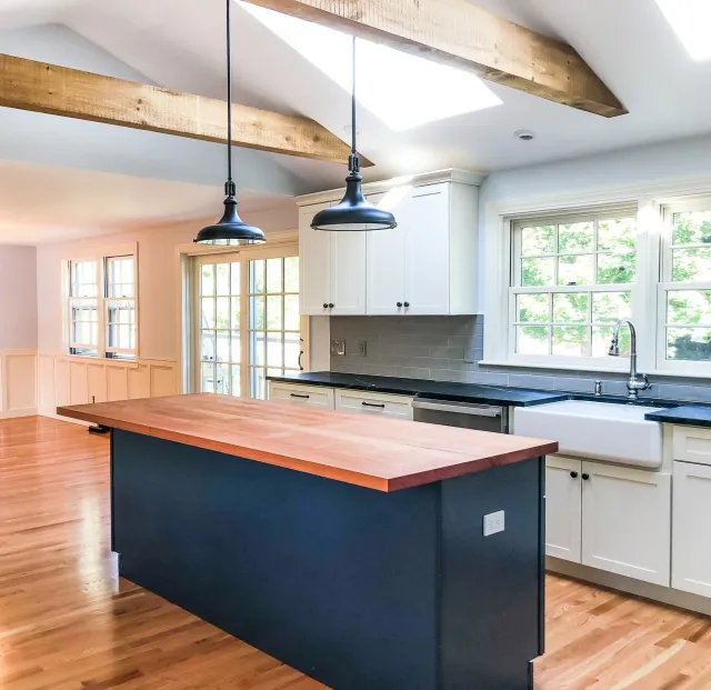 Farmhouse+Sink+Modern+Kitchen.jpg