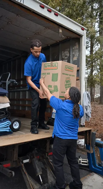 Experienced Affordable Movers work photo