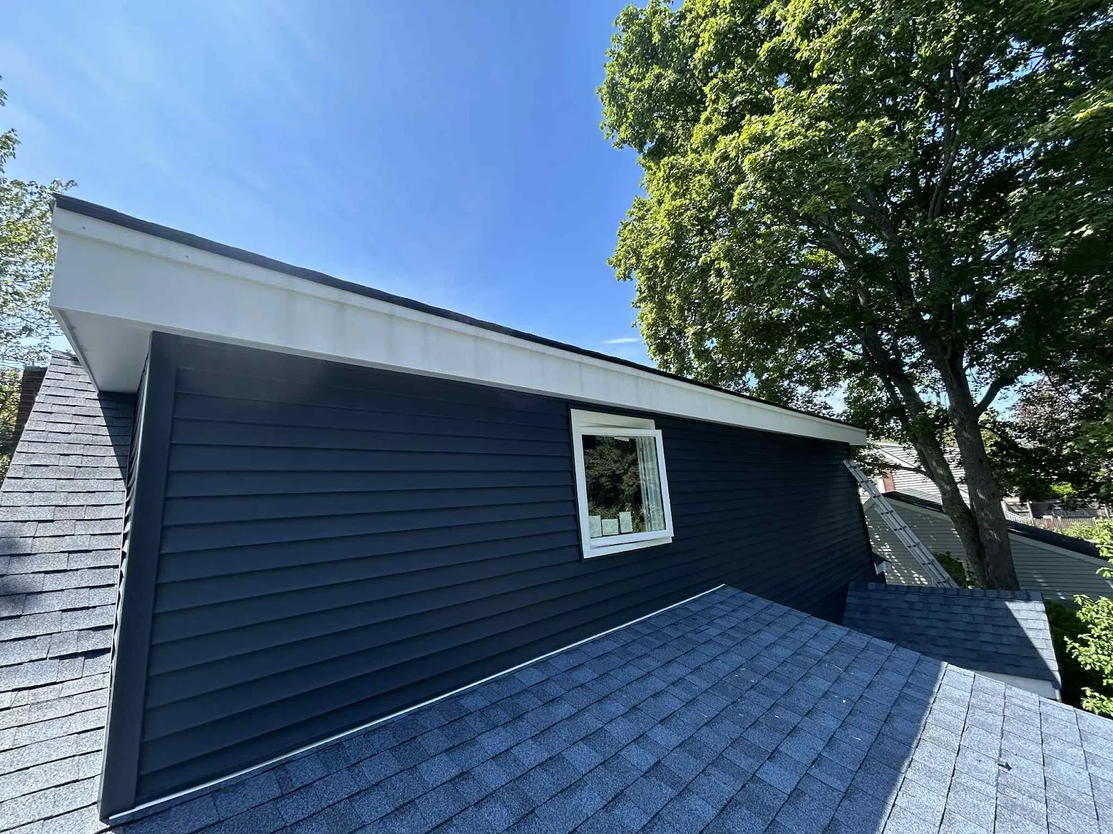 Solis Remodeling Inc.roofing siding seamless gutters Lynn Massachusetts