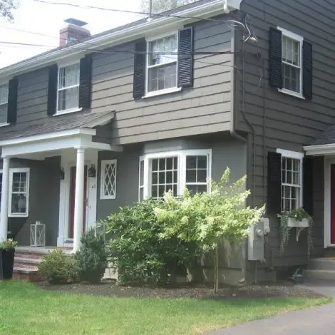 View on the house from the angle