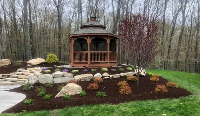 work photo from fourseason-landscaping.com