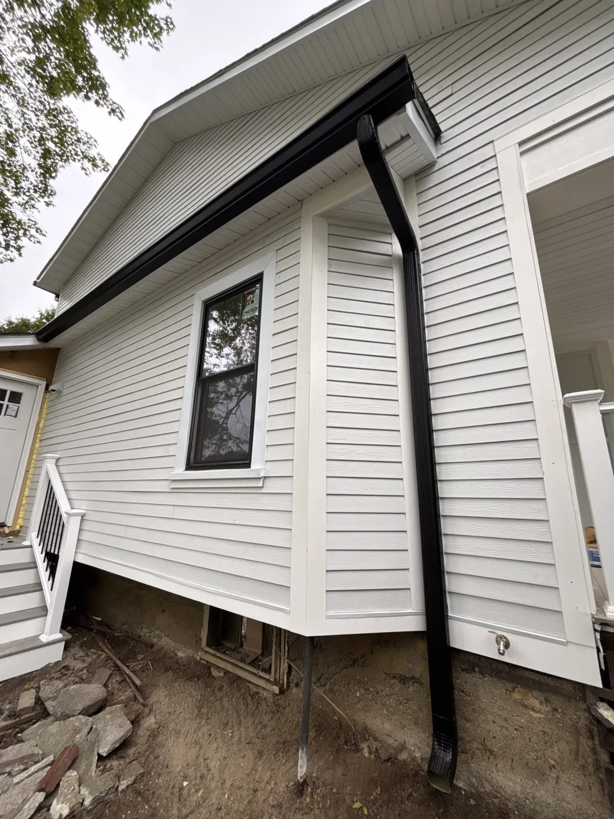 work photo from newenglandseamelessgutters.com