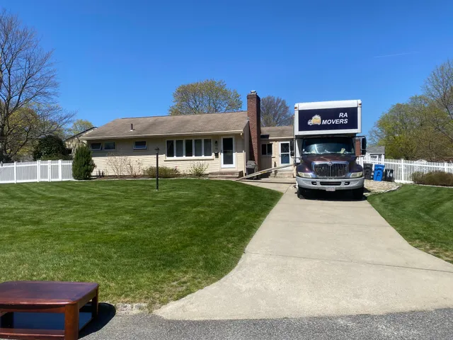 RA Movers work photo