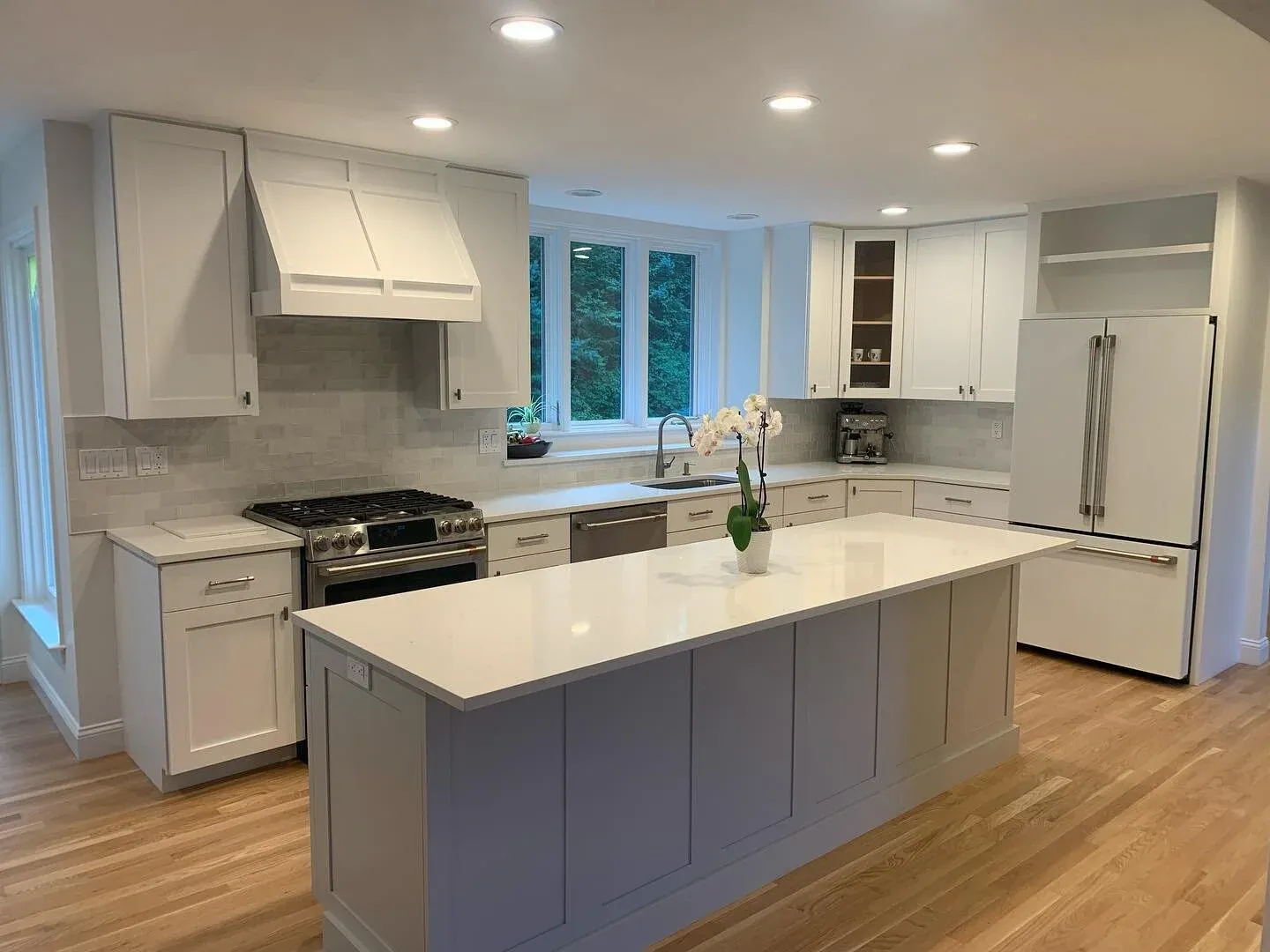 Just finished up our big renovation of the summer! The clients had an outdated kitchen that needed a serious face lift, and also wanted to open up the space between the dining and great rooms&hellip;so we installed some structural beams and redid the