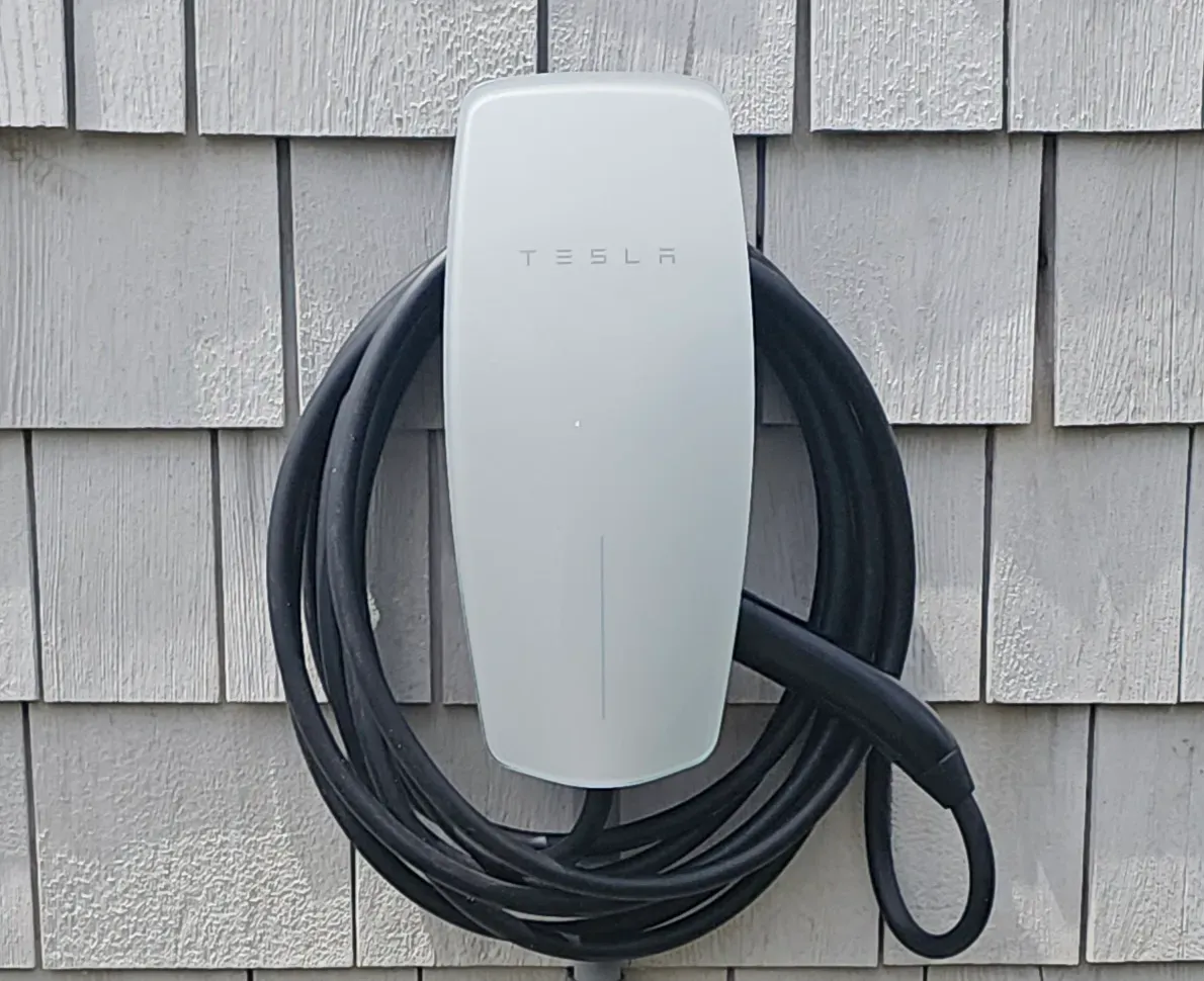 work photo from woodyelectriciancapecod.com