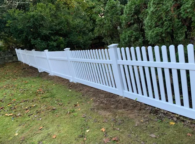 work photo from premiumfenceanddeck.com