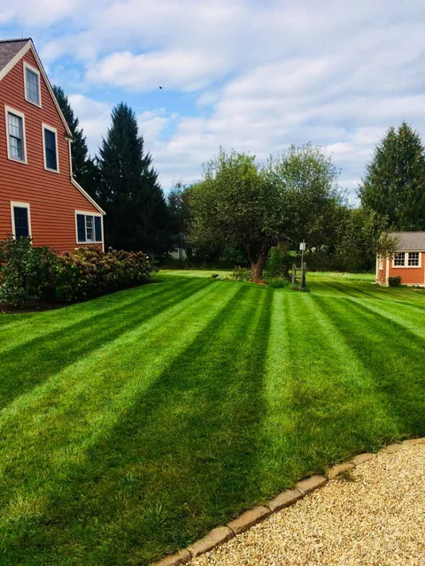Sustainable Lawn Care work photo