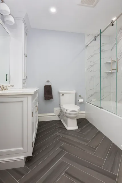 https://0201.nccdn.net/1_2/000/000/0fc/27f/191_Beacon-Street_2_bath_554496.jpg