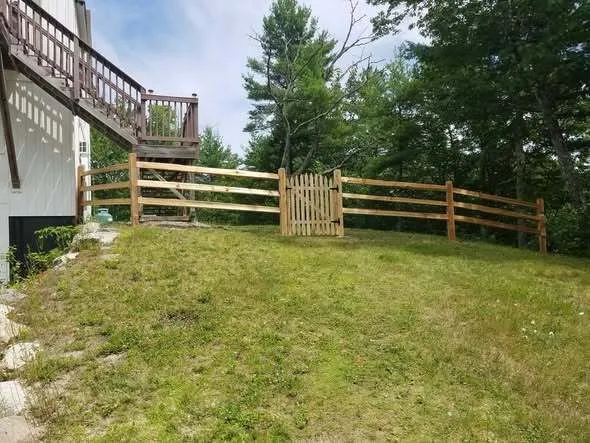 work photo from fencecontractorrochesternh.com
