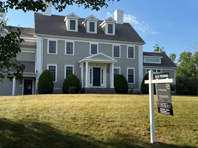 CENTURY 21 Professionals work photo
