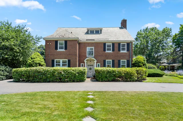 Mindy McMahon Realtor & Certified Stager work photo