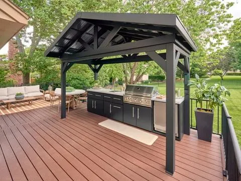 Outdoor Kitchens