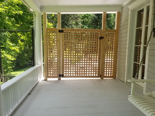 15067 2, Riverside Fence