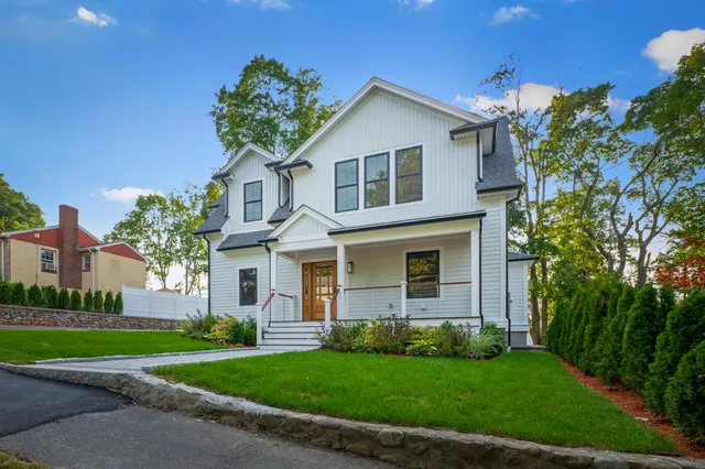15Lucille_Exterior003