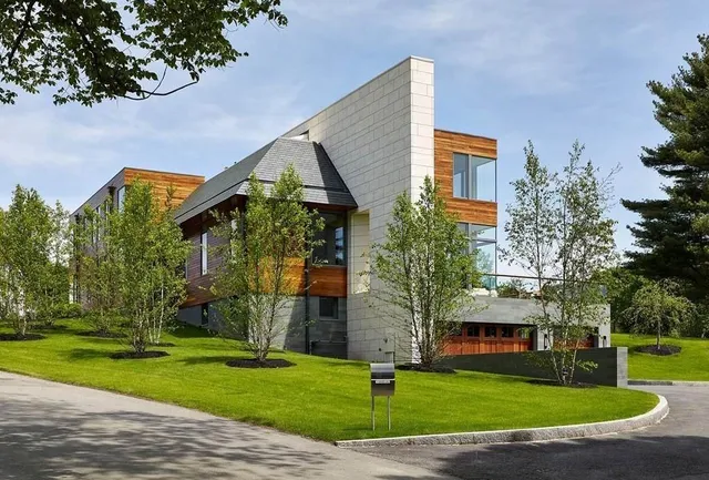 Paul E. Dutelle Roofers - Belmont Modern