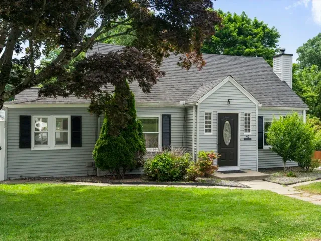 40 Calumet Ave, Worcester, MA 01606
