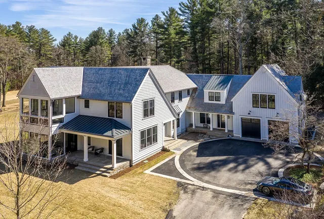 Paul E. Dutelle Roofers - Country House