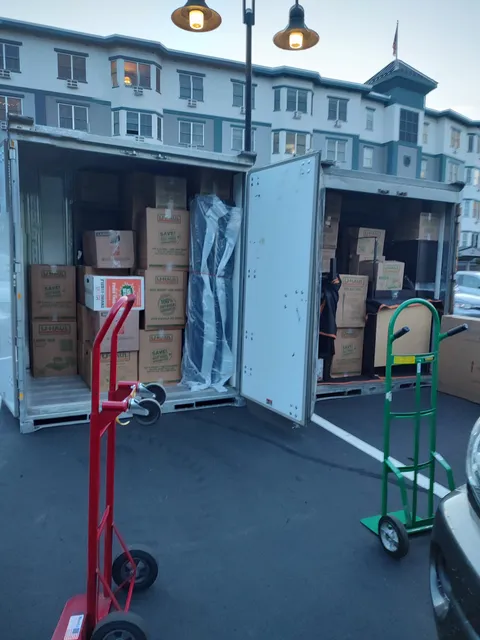 Jelly Movers Vermont movers work photo