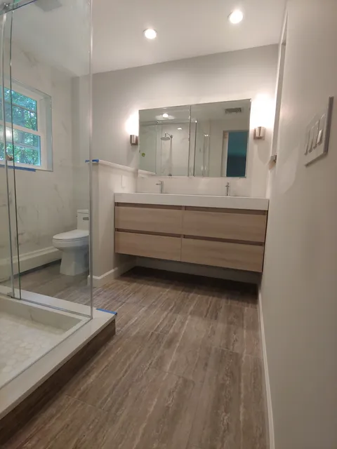 Luxury Modern Baths & Kitchens work photo