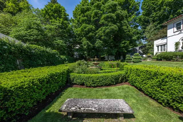 Yerardi Landscaping and Design work photo