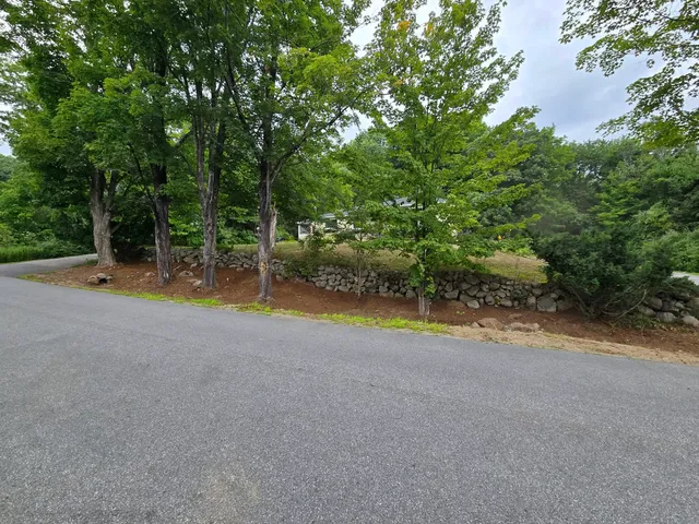 work photo from metrolandscapingnh.com
