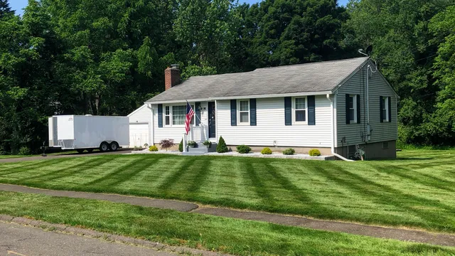 Brandons Lawn Service LLC work photo