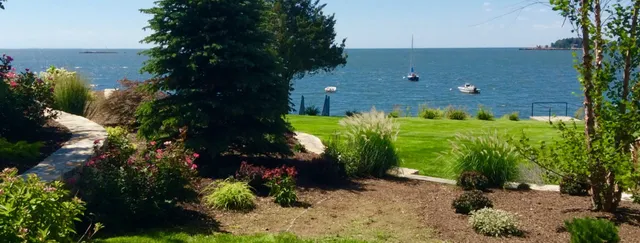 seashore court yard planting with ocean view