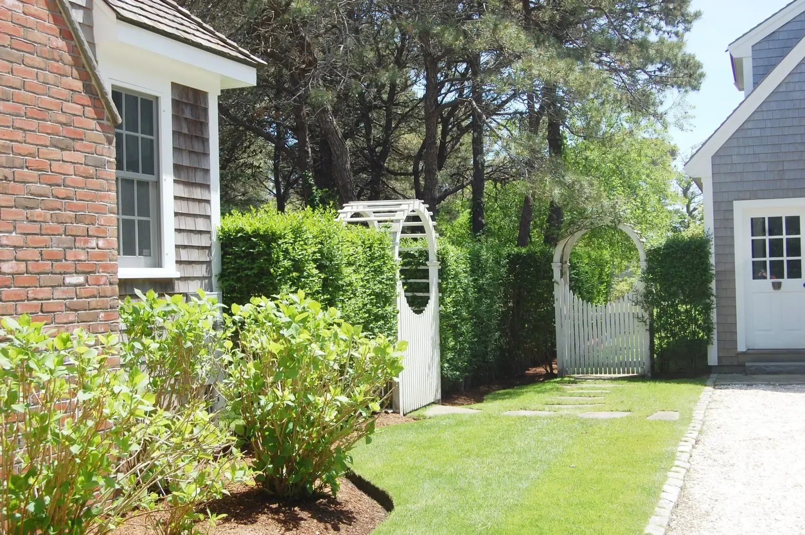 Barstow Road residence - terraces and plantings