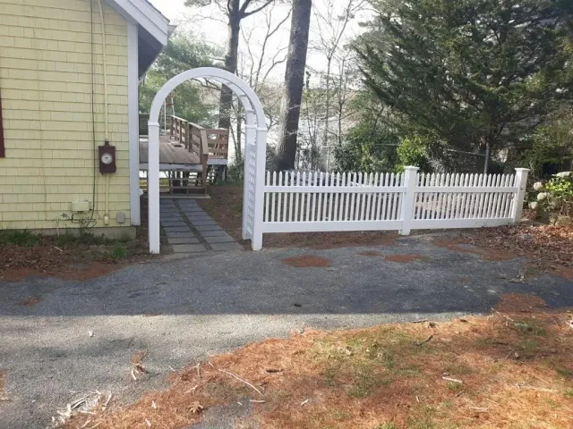 work photo from accuratefencecapecod.com