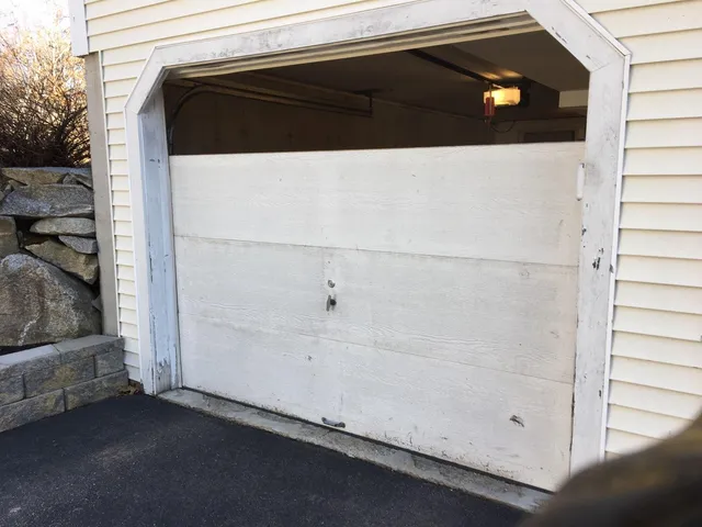 work photo from lizziesgaragedoors.com