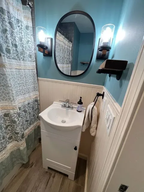 Sink with oval mirror - Mendon, MA | American Bath Works