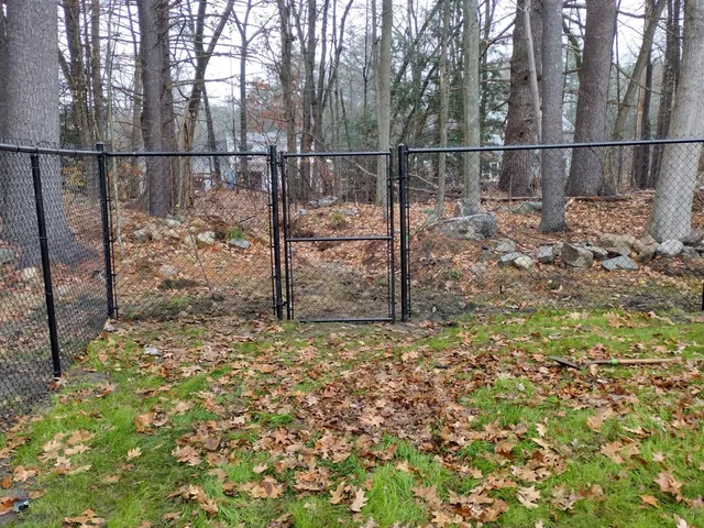 work photo from patriotfencecompany.com