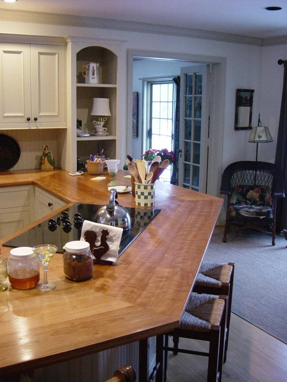 ams-peninsula-counters.jpg