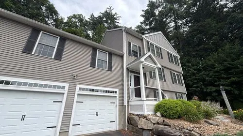 Very Tall House Wash In Nashua, NH