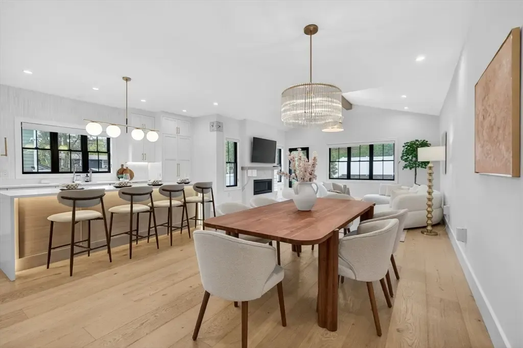 71 Cloverdale Rd, Newton, MA 02461